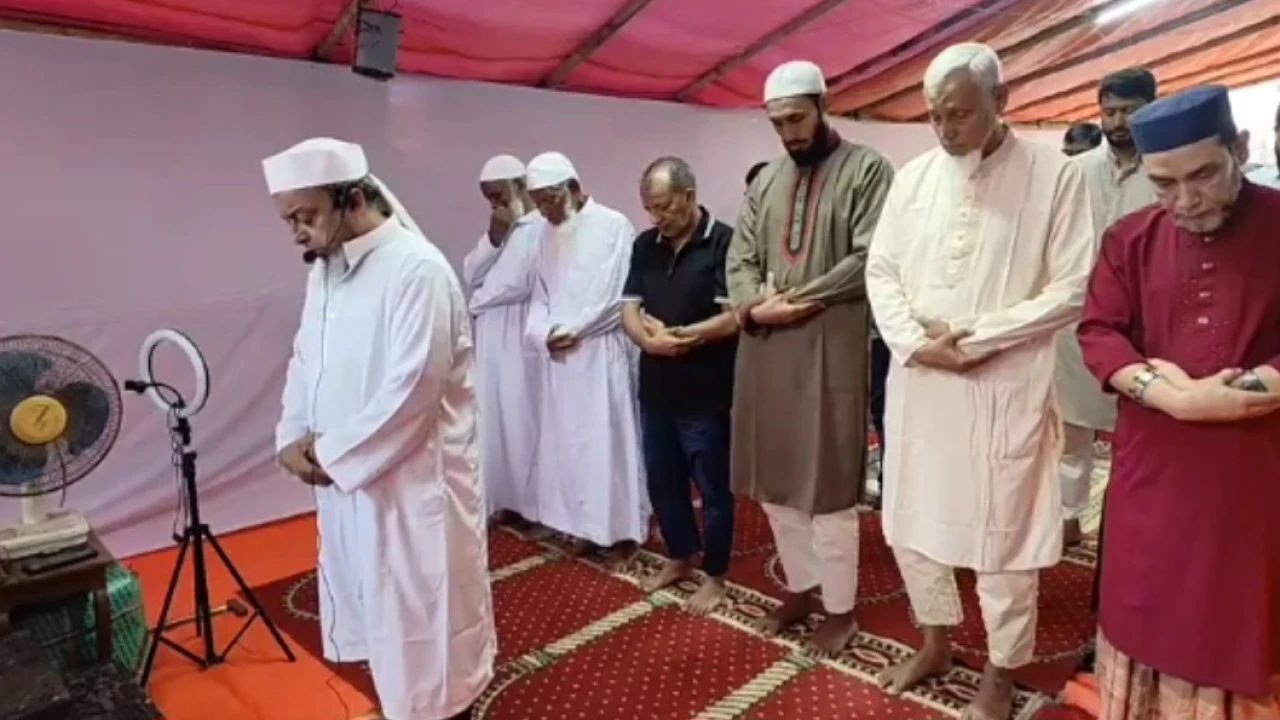 সৌদির সঙ্গে মিল রেখে মৌলভীবাজারে ঈদুল ফিতরের নামাজ আদায়
