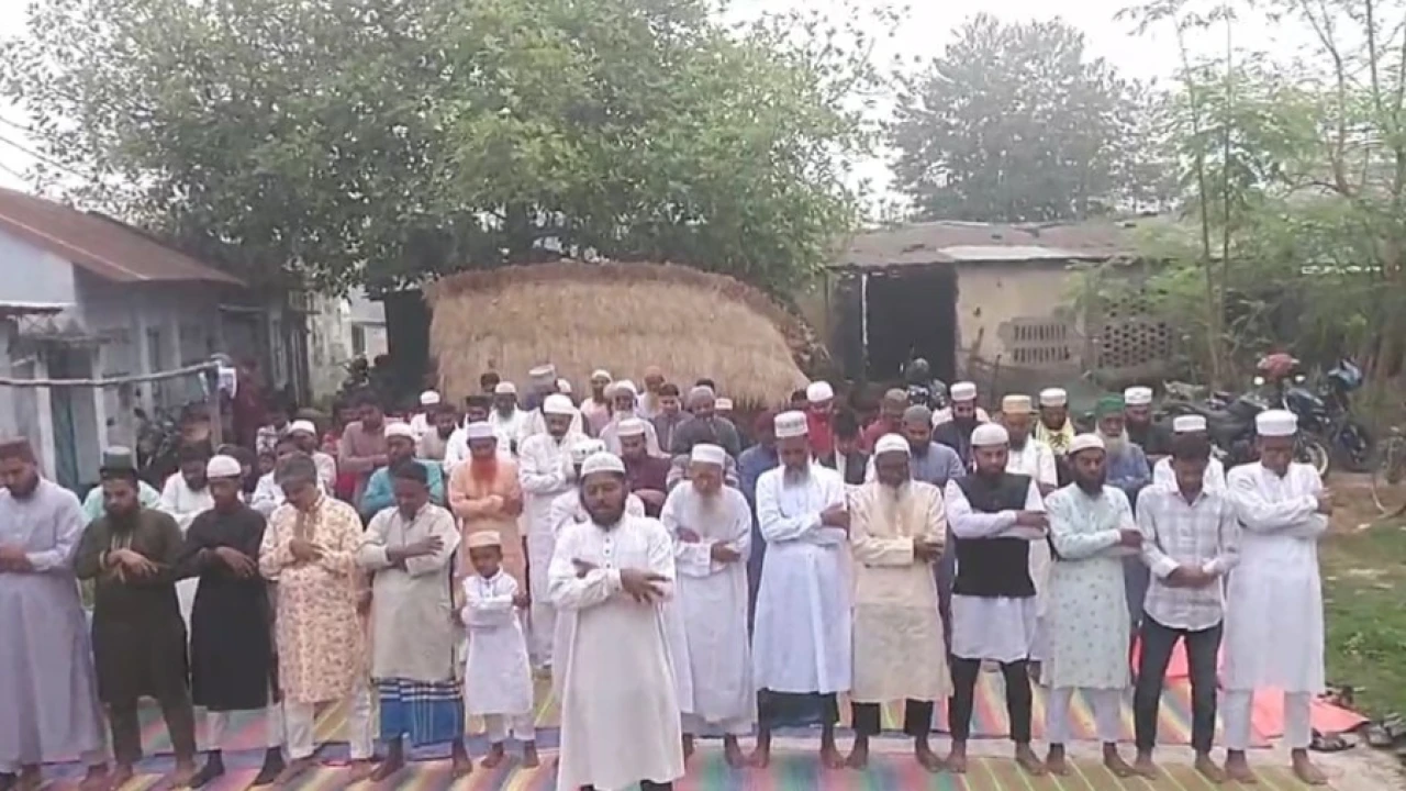 সৌদি আরবের সঙ্গে মিল রেখে ঝিনাইদহে আগাম ঈদুল ফিতর উদযাপন