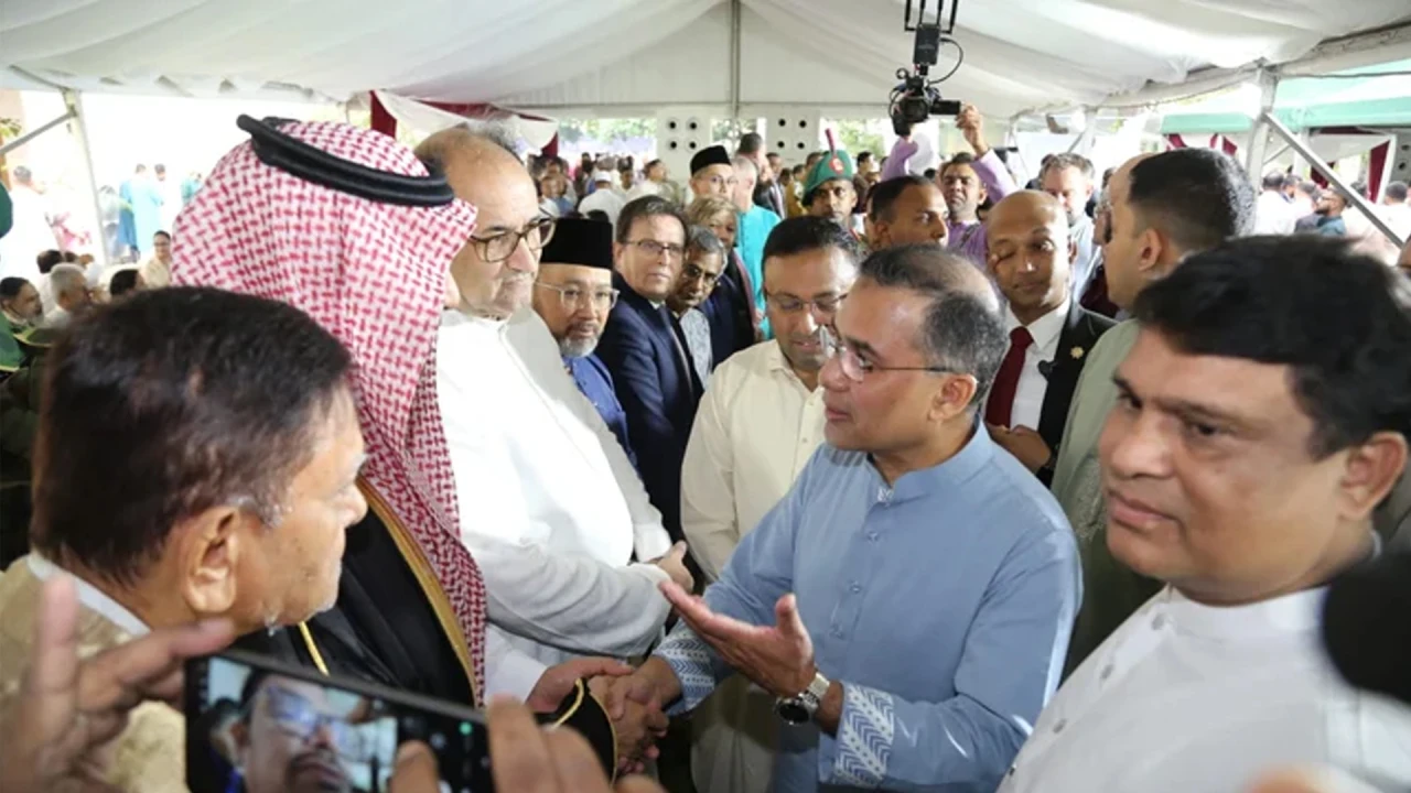 জাতীয় ঈদগাহে নামাজ শেষে 'যমুনায়' কূটনীতিকদের সঙ্গে প্রধানমন্ত্রী তারেক রহমানের ঈদ শুভেচ্ছা বিনিময়