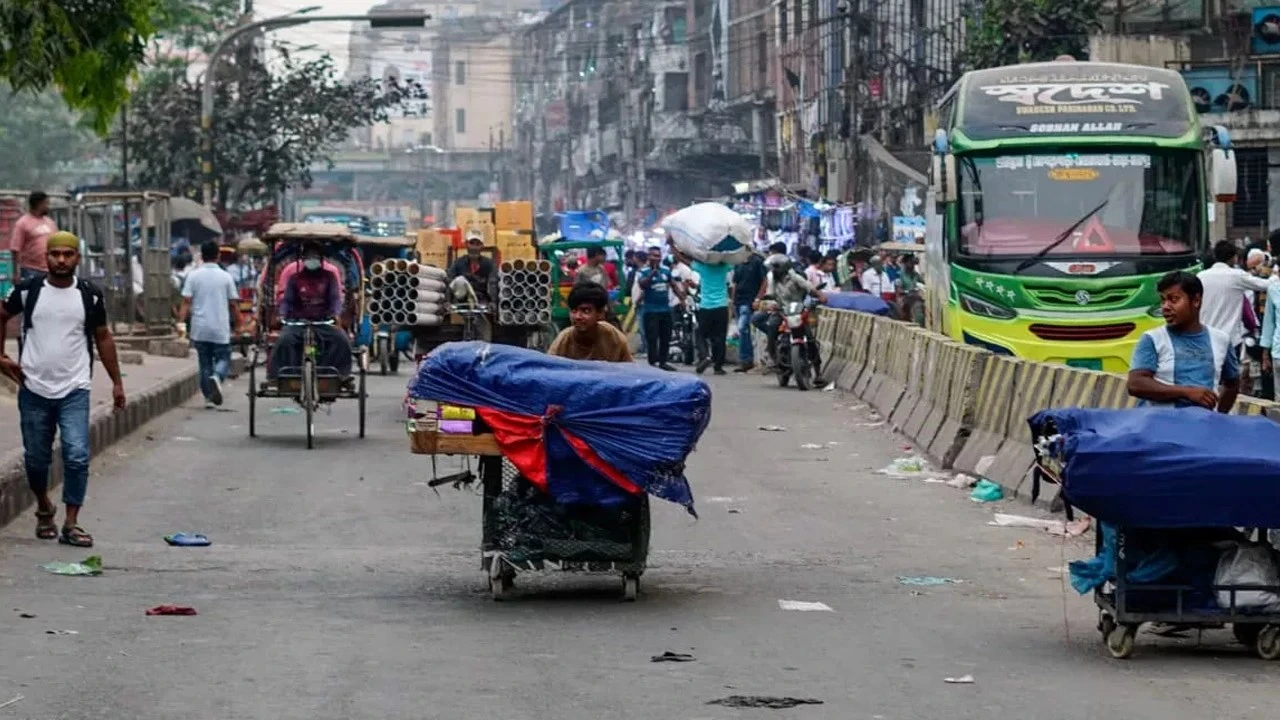 রাজধানীর ফুটপাতের অবৈধ দোকান সরাতে ডিএমপির নির্দেশ