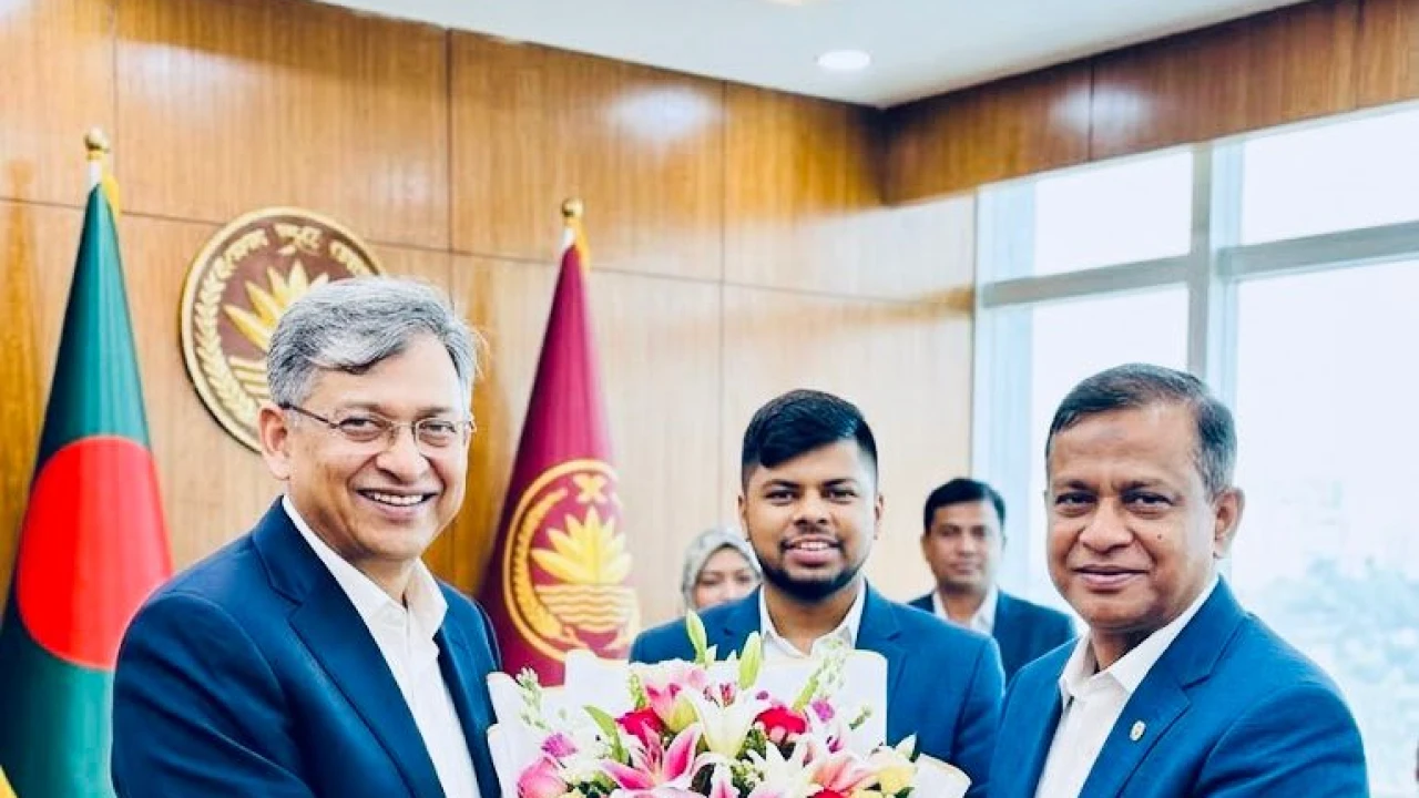 স্বরাষ্ট্রমন্ত্রীর সঙ্গে সৌজন্য সাক্ষাৎ: কক্সবাজারের পর্যটন উন্নয়নে আশাবাদ ব্যক্ত