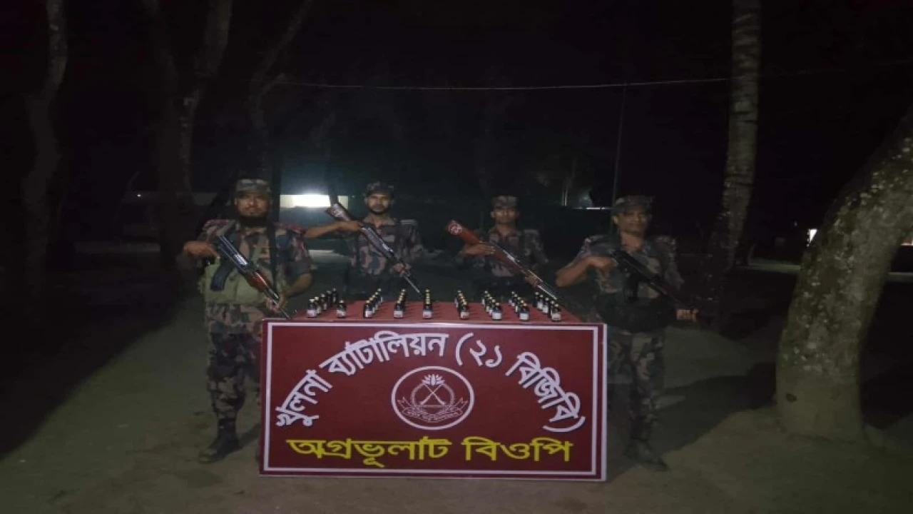শার্শা সীমান্তে বিজিবির ঝটিকা অভিযান: ৪১ বোতল ভারতীয় নেশাজাতীয় সিরাপ জব্দ