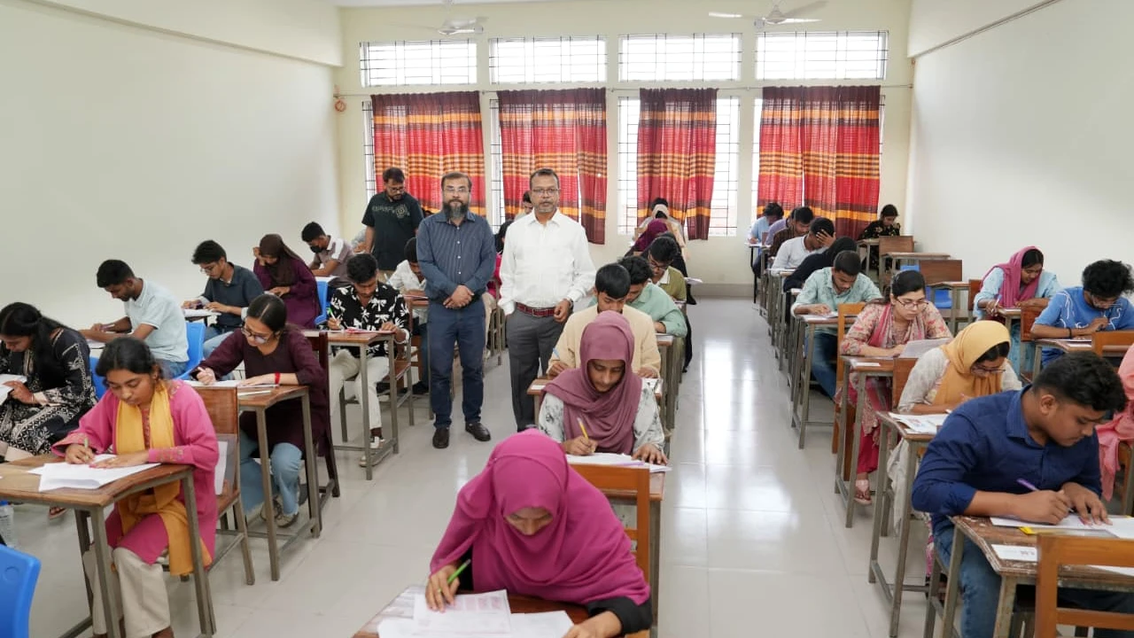 পাবিপ্রবিতে প্রথমবর্ষের গুচ্ছ পদ্ধতির ‘সি’ ইউনিটের ভর্তি পরীক্ষা অনুষ্ঠিত