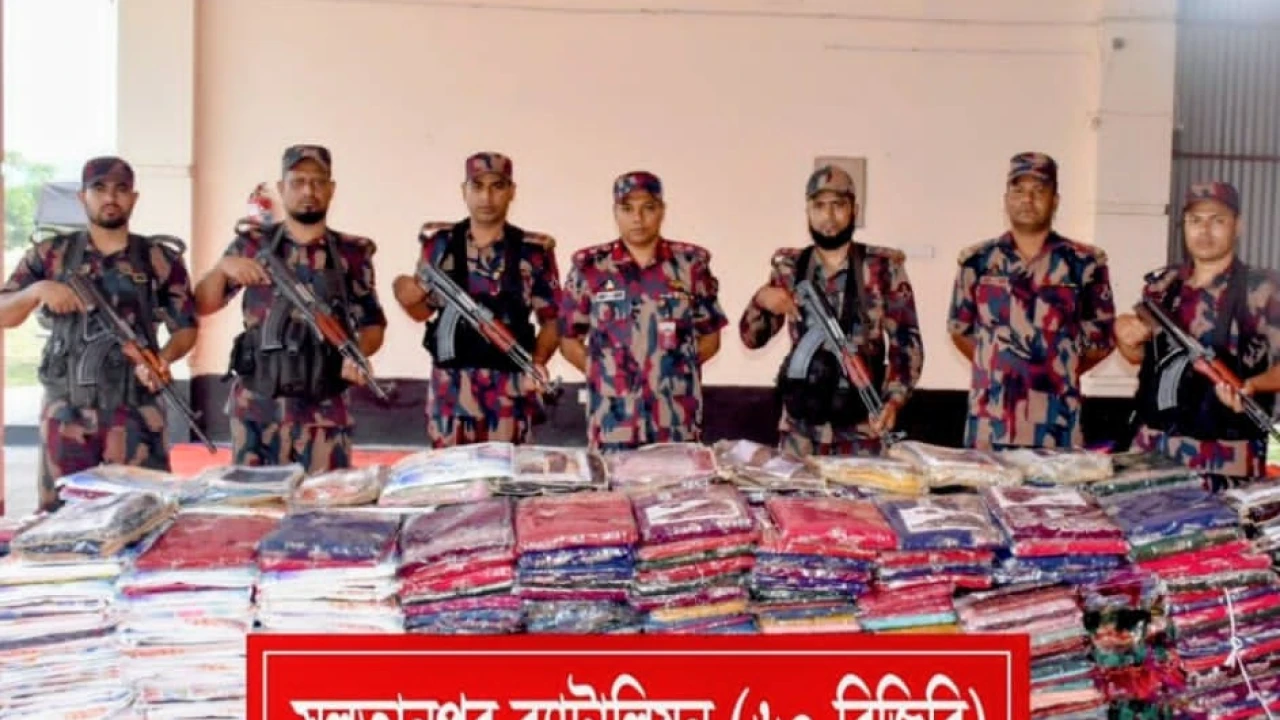 আখাউড়ার বাউতলা সীমান্ত থেকে কোটি টাকার ভারতীয় শাড়ি জব্দ