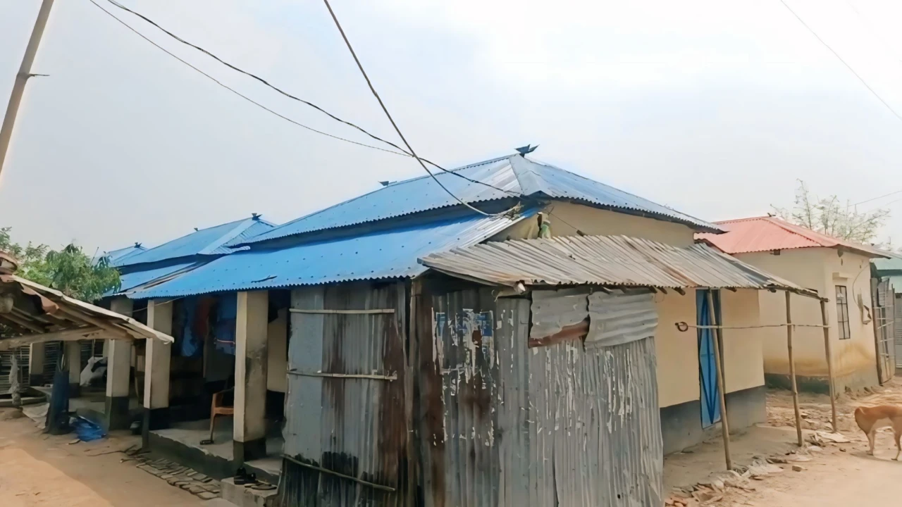 জয়পুরহাটের কালাইয়ে আশ্রয়ণ প্রকল্পের সরকারি ঘর নিয়ে রমরমা বাণিজ্য