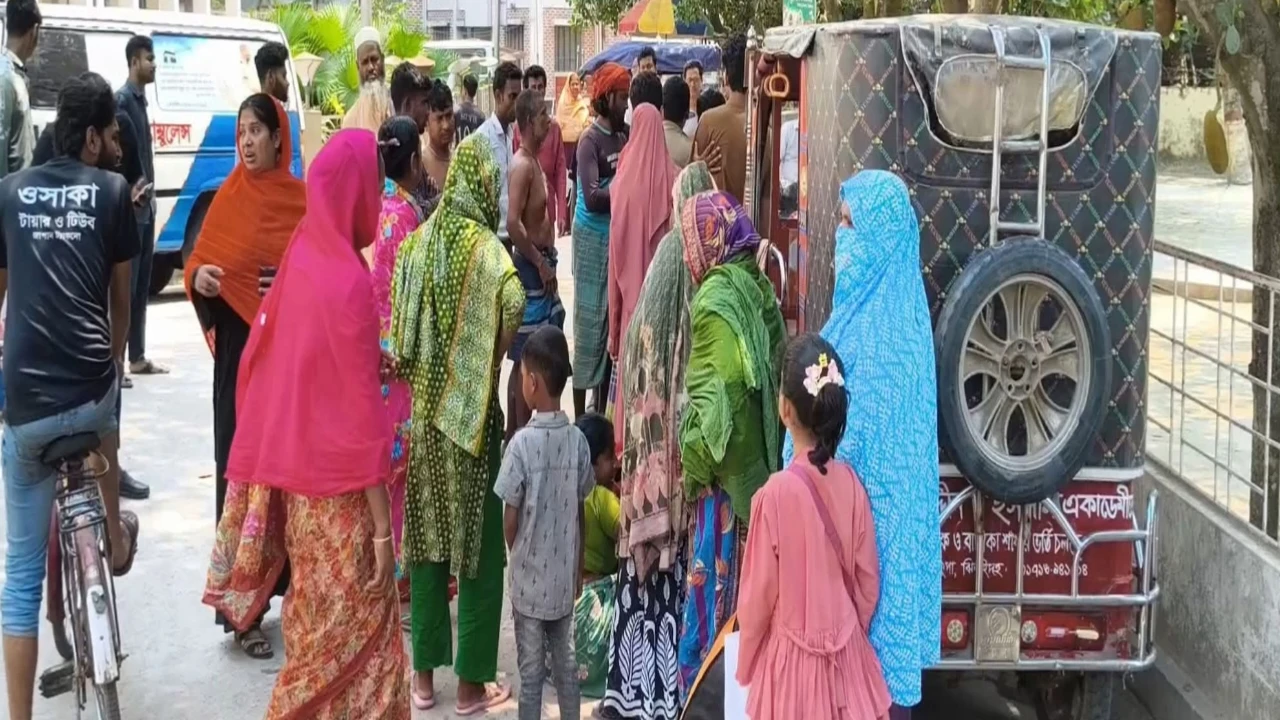 শৈলকুপায় বজ্রপাতে অপু বিশ্বাসসহ দুইজনের মর্মান্তিক মৃত্যু: আহত ৪
