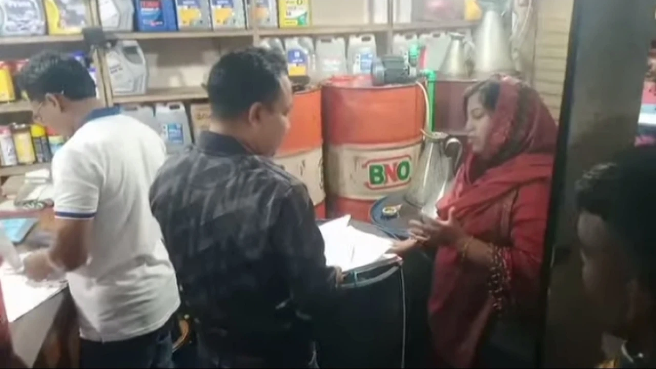 পীরগঞ্জে ভ্রাম্যমাণ আদালতের হানা: বিপুল পরিমাণ জ্বালানি তেল জব্দ