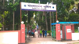 জয়পুরহাটের পাঁচবিবিতে ফিল্মি স্টাইলে ব্যবসায়ীকে জিম্মি করে ২৫ লাখ টাকা ছিনতাইয়ের অভিযোগ