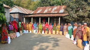 ঈশ্বরগঞ্জে 'ঈশ্বরগঞ্জ পরিবার' ফেসবুক গ্রুপের ঈদ উপহার বিতরণ, শতাধিক মুখে প্রশান্তির হাসি