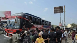 অতিরিক্ত ভাড়া নেওয়ায় পটুয়াখালীতে চার পরিবহকে জরিমানা