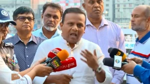 সদরঘাট পরিদর্শনে নৌপরিবহন প্রতিমন্ত্রী: ৩ লঞ্চকে জরিমানা, আটক ৪৩