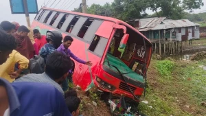 ভালুকায় ঢাকা-ময়মনসিংহ মহাসড়কে ভয়াবহ সংঘর্ষে নিহত ২, আহত অন্তত ৩০