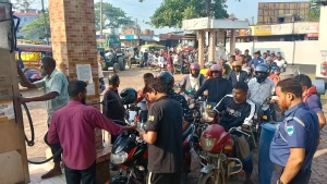জনপ্রতি বরাদ্দ ৩০০ টাকা, নিরাপত্তায় পুলিশ মোতায়েন
