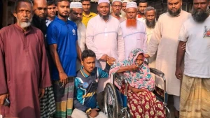 জয়পুরহাটের পাঁচবিবিতে প্যারালাইসিস আক্রান্ত মায়ের মুখে হাসি ফোটালেন জামায়াত নেতাকর্মীরা