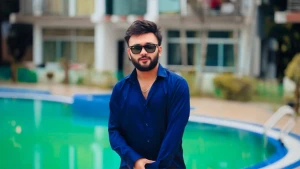 মিরপুর চিড়িয়াখানার সামনে জনতা কর্তৃক আটক কনটেন্ট ক্রিয়েটর আর এস ফাহিম