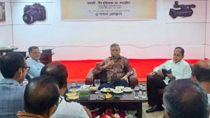 পাবনায় সাংবাদিকদের সঙ্গে আড্ডা মেতে উঠলেন রাষ্ট্রপতি