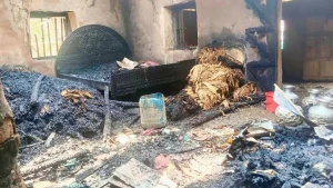 লামায় ভয়াবহ অগ্নিকাণ্ডে বসতবাড়ি পুড়ে ছাই, ক্ষয়ক্ষতি প্রায় ৫ লক্ষাধিক টাকা।