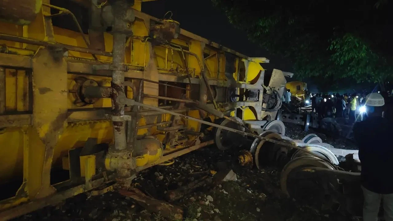 তেলবাহী ট্রেন লাইনচ্যুত, সিলেটের সঙ্গে সারা দেশের রেল যোগাযোগ বন্ধ