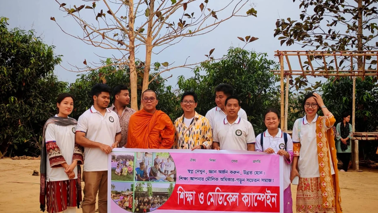 বাঘাইছড়ি বঙ্গলতলিতে  শিক্ষার আলো ছড়াচ্ছেন রত্নবোধি নামে এক বৌদ্ধ ভিক্ষু