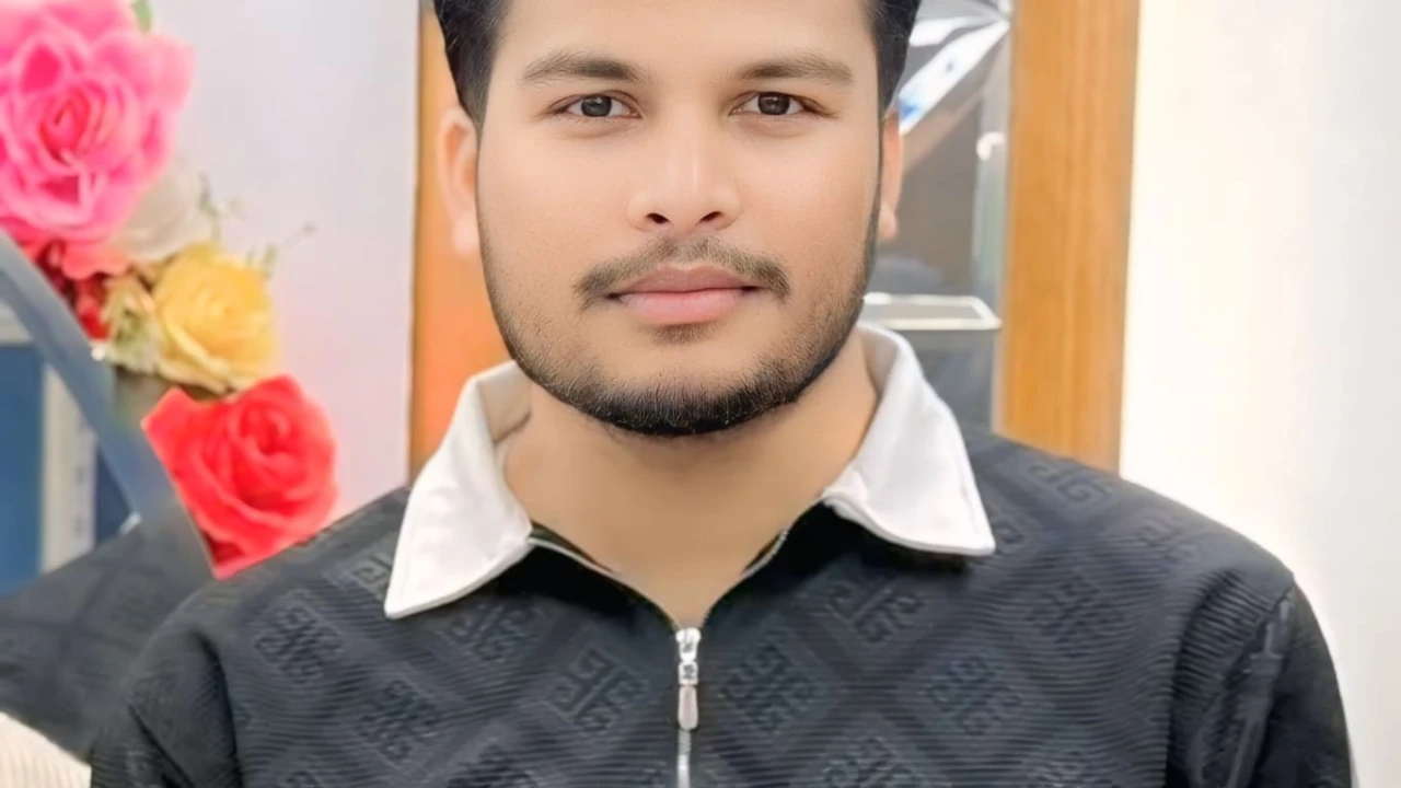 ঢাকা থেকে ফেরার পথে আনন্দমোহন কলেজের শিক্ষার্থী নিখোঁজ