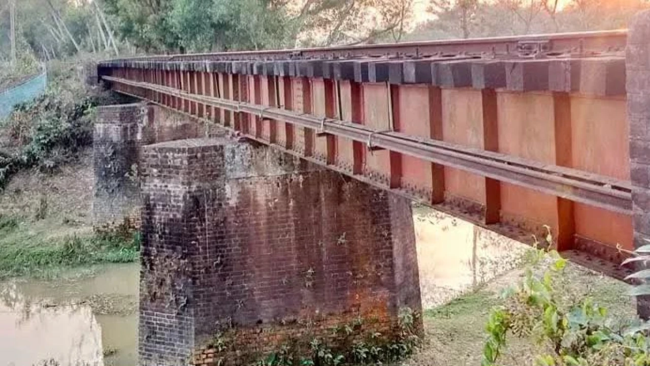 লক্করঝক্কর আর ঝুড়াতালিতে খুঁড়িয়ে খুঁড়িয়ে চলছে সিলেট-আখাউড়া রেল