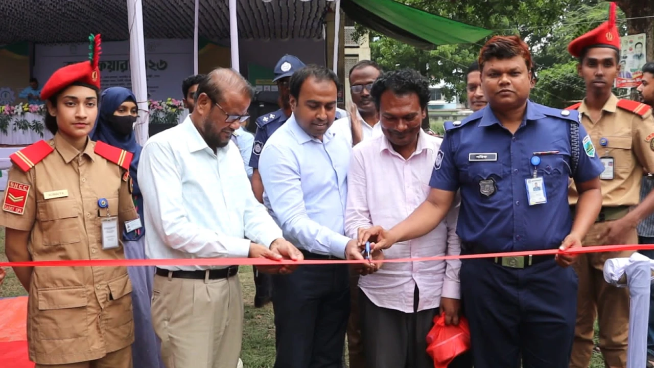 পাবনায় উৎসবমুখর পরিবেশে ‘‌জব ফেয়ার' অনুষ্ঠিত