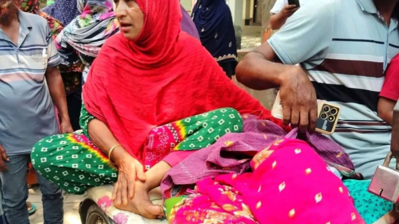 মণিরামপুরে সঞ্চয়ের টাকা হাতে পেলেও বাড়ি ফেরা হলো না কোহিনূরের