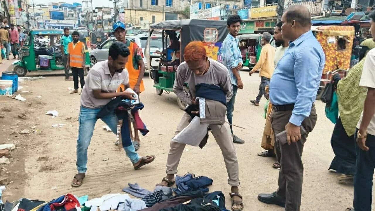 শ্রীমঙ্গলে ফুটপাত দখলমুক্তে উচ্ছেদ অভিযান