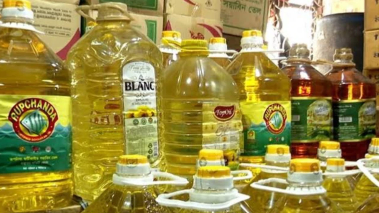 জ্বালানি সংকটের মাঝে ভোজ্যতেলের বাজারে অস্থিরতা:উধাও ছোট বোতল