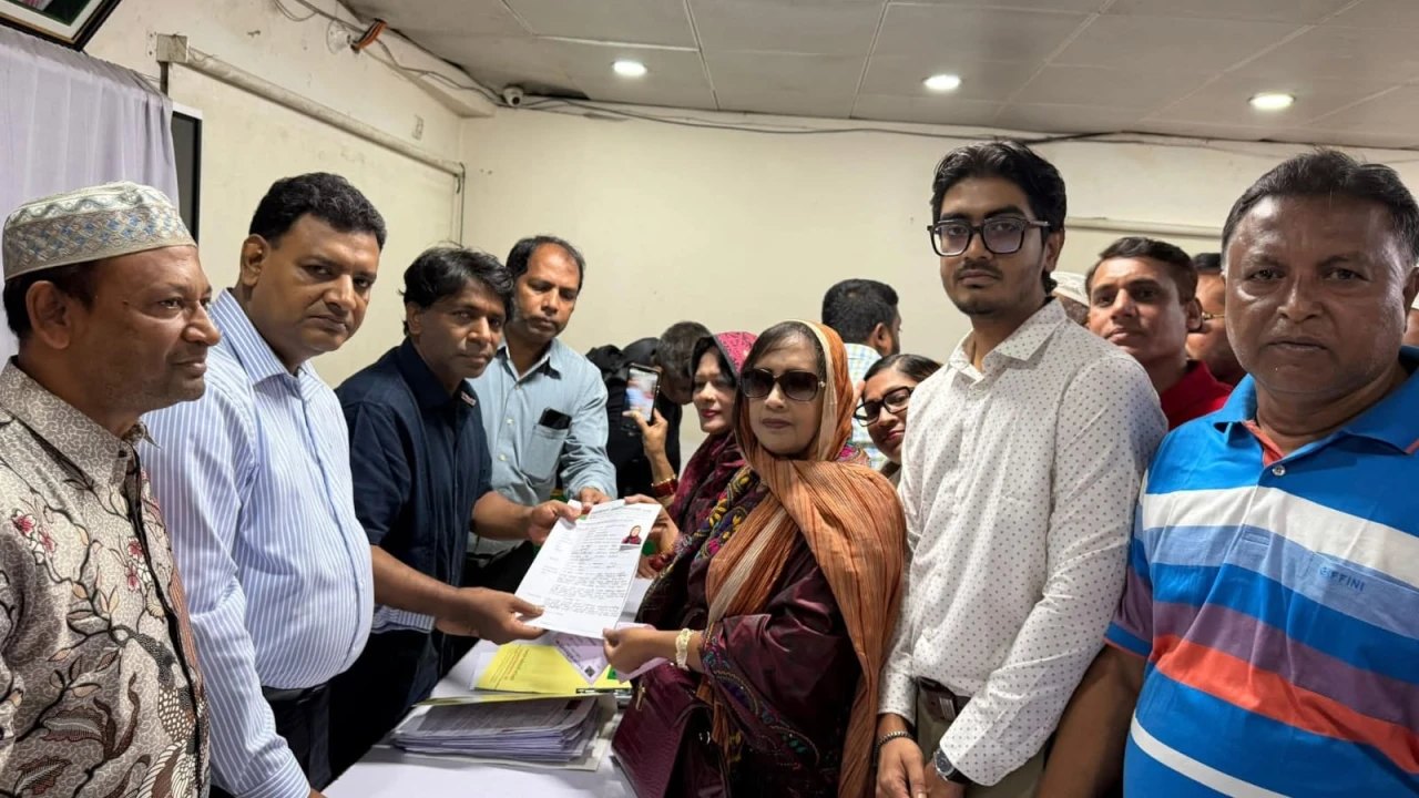 সংরক্ষিত নারী আসনের বিএনপির মনোনয়ন ফরম জমা দিলেন বাউফল উপজেলা সালমা আলম লিলি