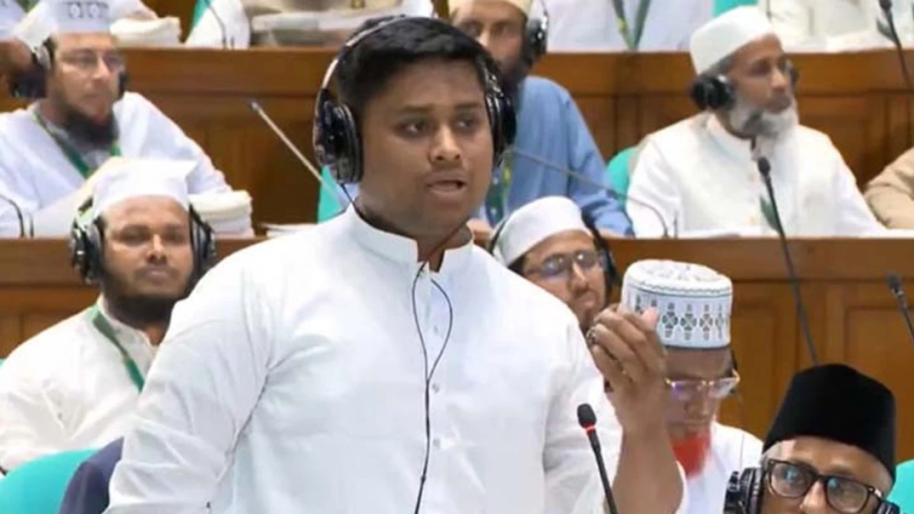 রাস্তা সংস্কারের জন্য সংসদে ভিক্ষা চাইলেন হাসনাত আব্দুল্লাহ