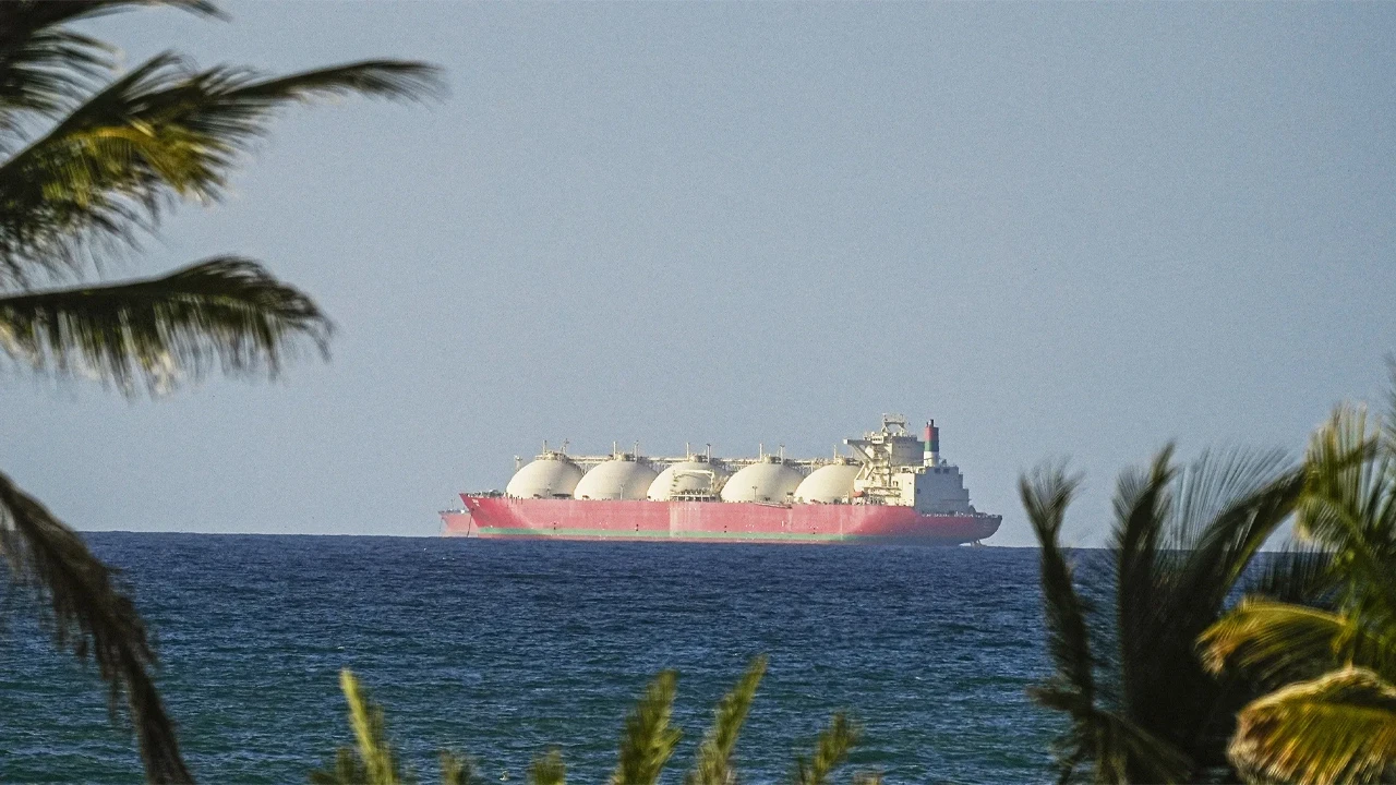 হরমুজ পারাপারে আইআরজিসির অনুমতি লাগবে: ইরানের রাষ্ট্রীয় টিভি