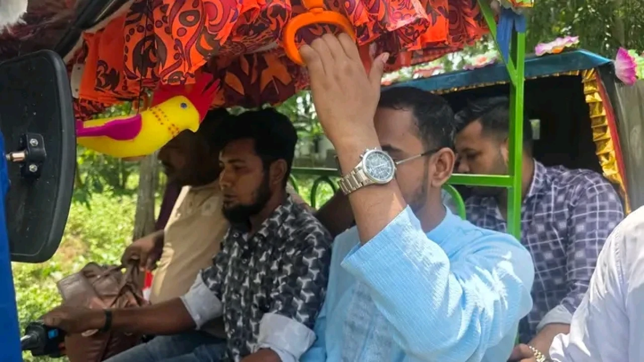 অটোচালক কামালের নীরব প্রচারণা, আলোচনায় এমপি হান্নান মাসুদ