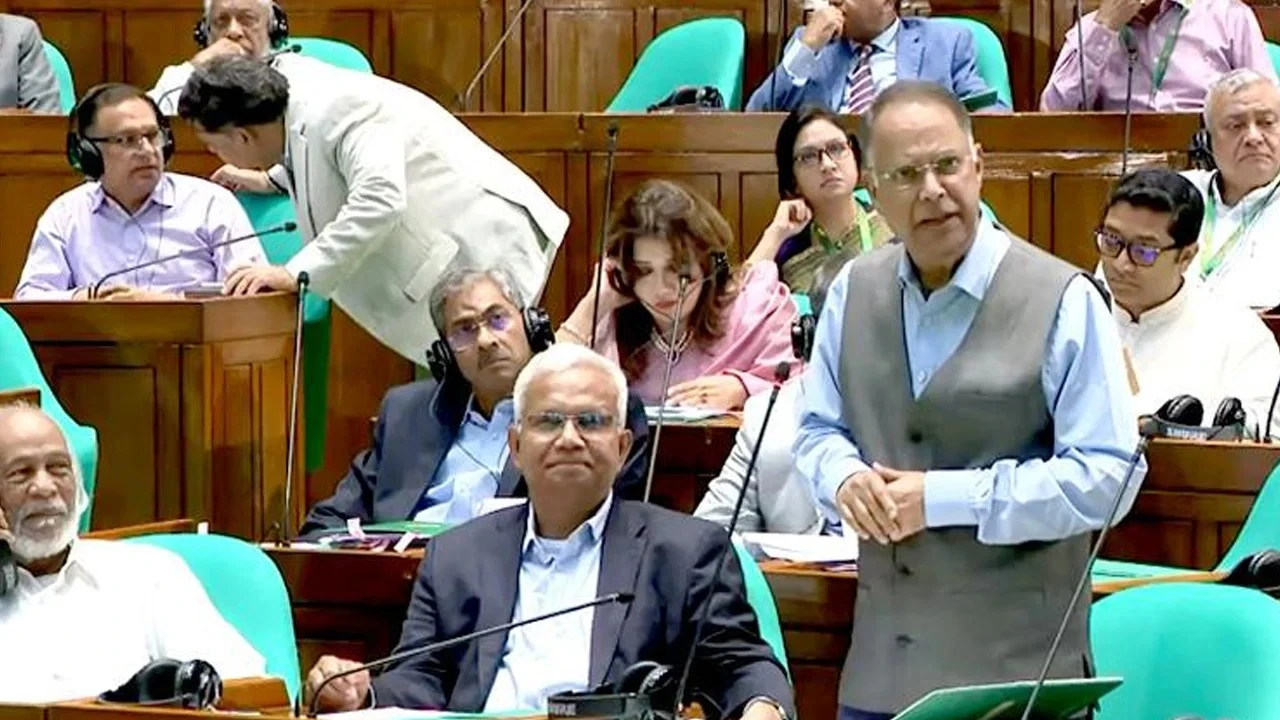 অর্ধেক সক্ষমতায় চলছে বিদ্যুৎ খাত: সংসদে হাজার কোটি টাকা লুটপাটের খতিয়ান