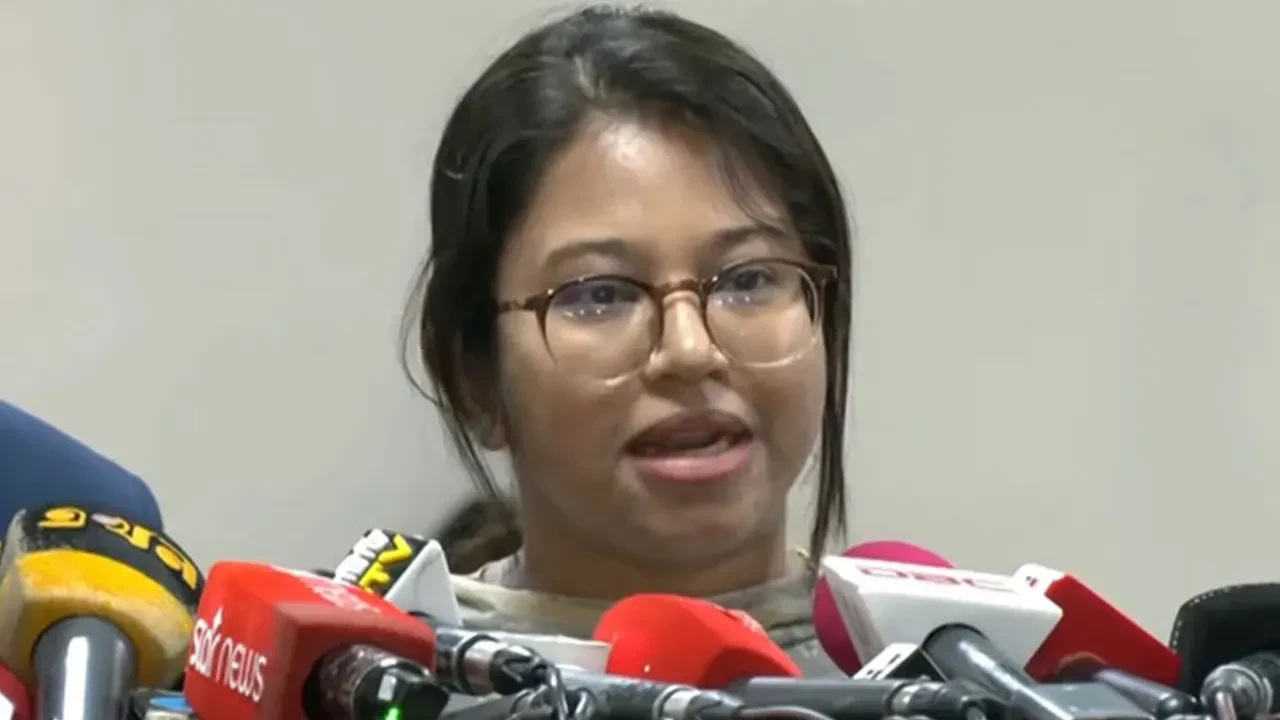 মনোনয়ন বাতিল : আপিলের ঘোষণা মনিরা শারমিনের