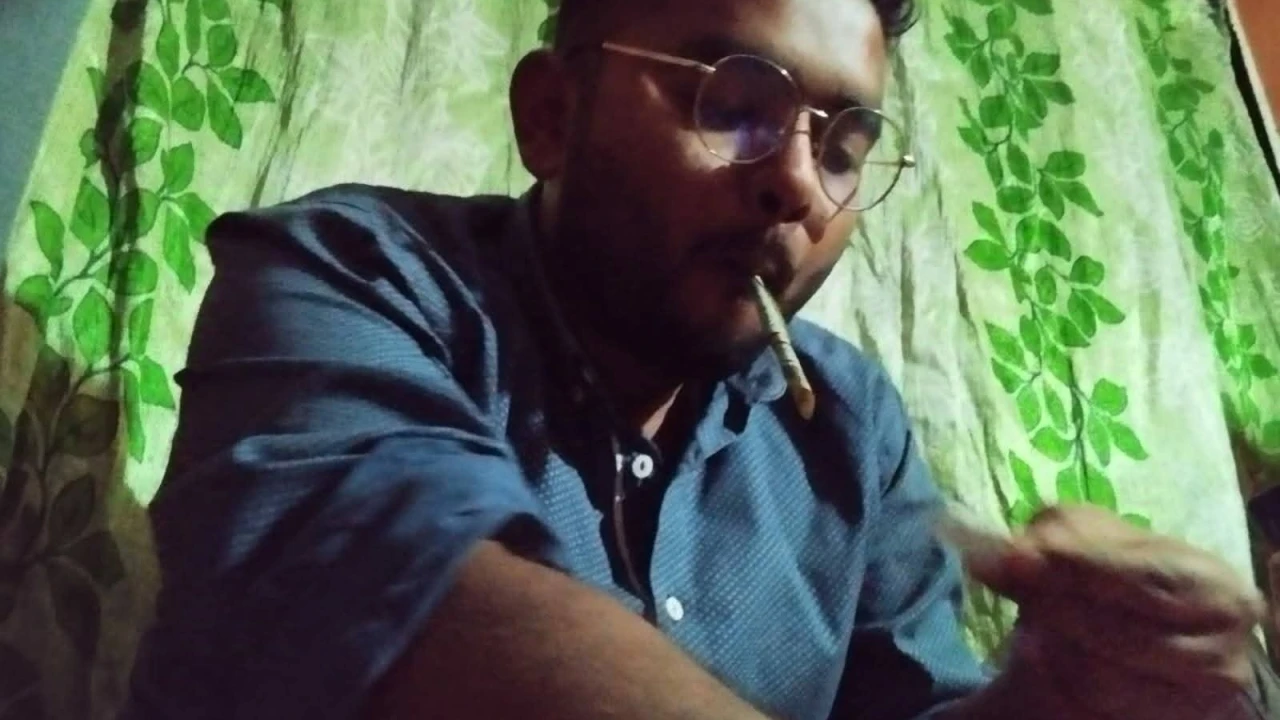 মাদক সদৃশ বস্তু সেবনের ছবি ভাইরাল বৈছাআ নেতার, থানায় জিডি