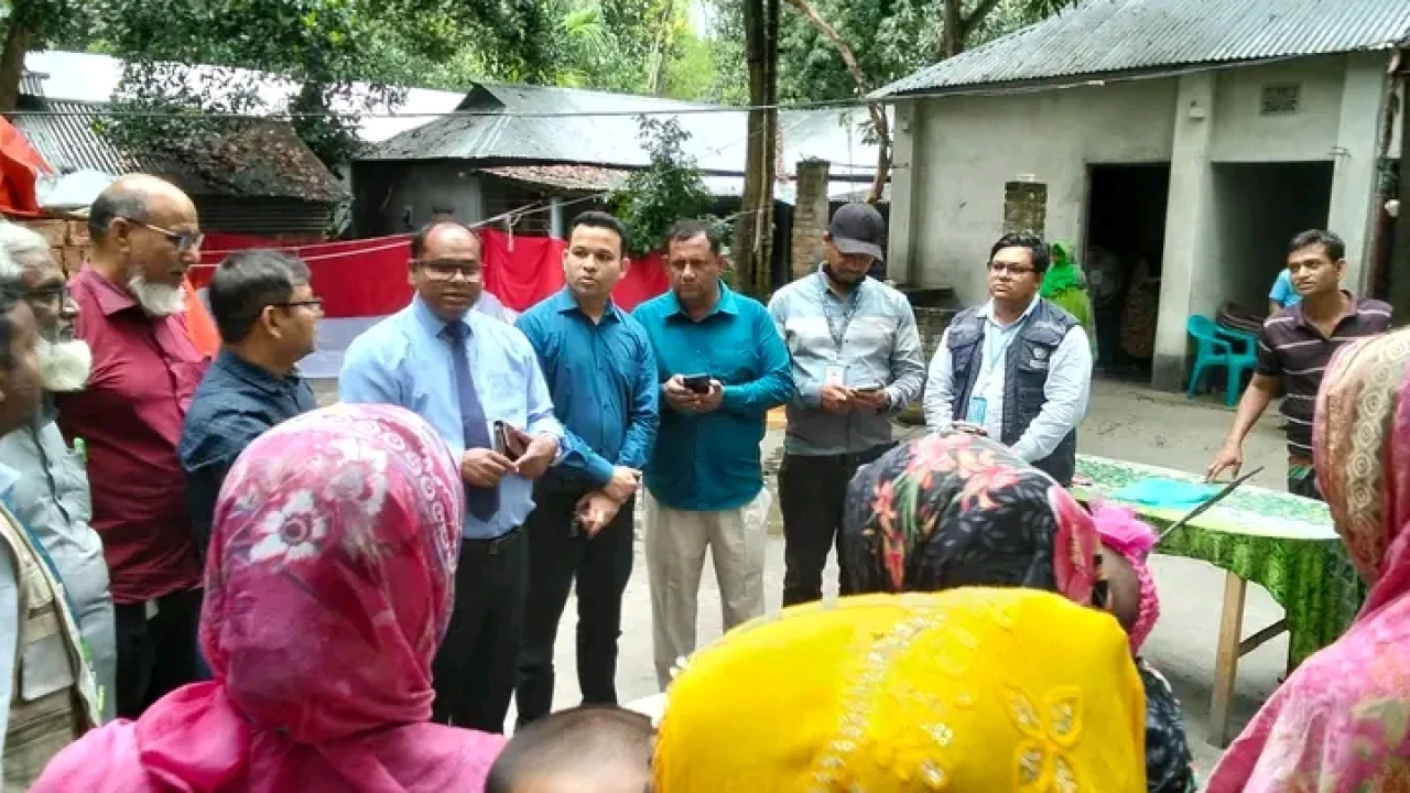 কুড়িগ্রাম সিভিল সার্জনের মাঠ পর্যায়ে হাম-রুবেলার অস্থায়ী কেন্দ্র পরির্দশন।