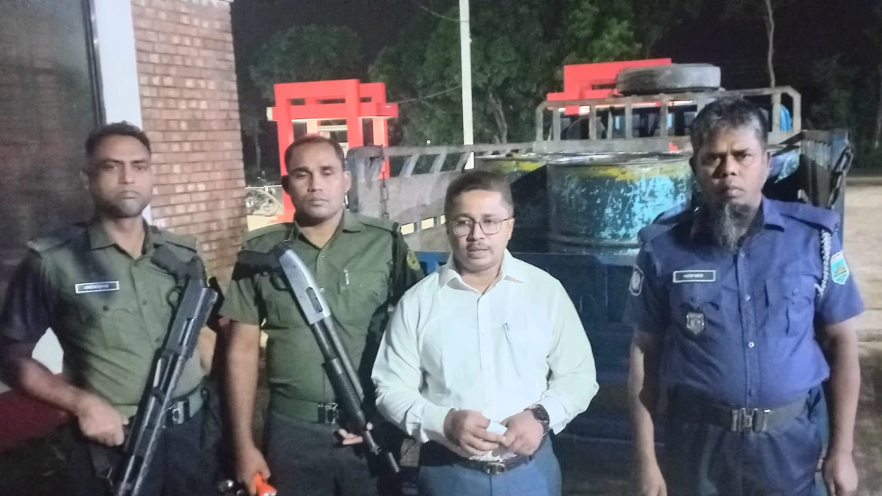 উল্লাপাড়ায় ছয় ড্রাম ডিজেল তেল জব্দ ও দশ হাজার টাকা জরিমানা করেছেন ভ্রাম্যমাণ আদালত