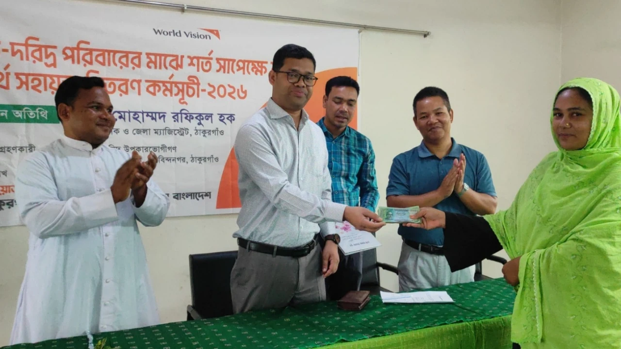 ঠাকুরগাঁওয়ে ২০০ হতদরিদ্র পরিবার পেলেন নগদ অর্থ সহায়তা