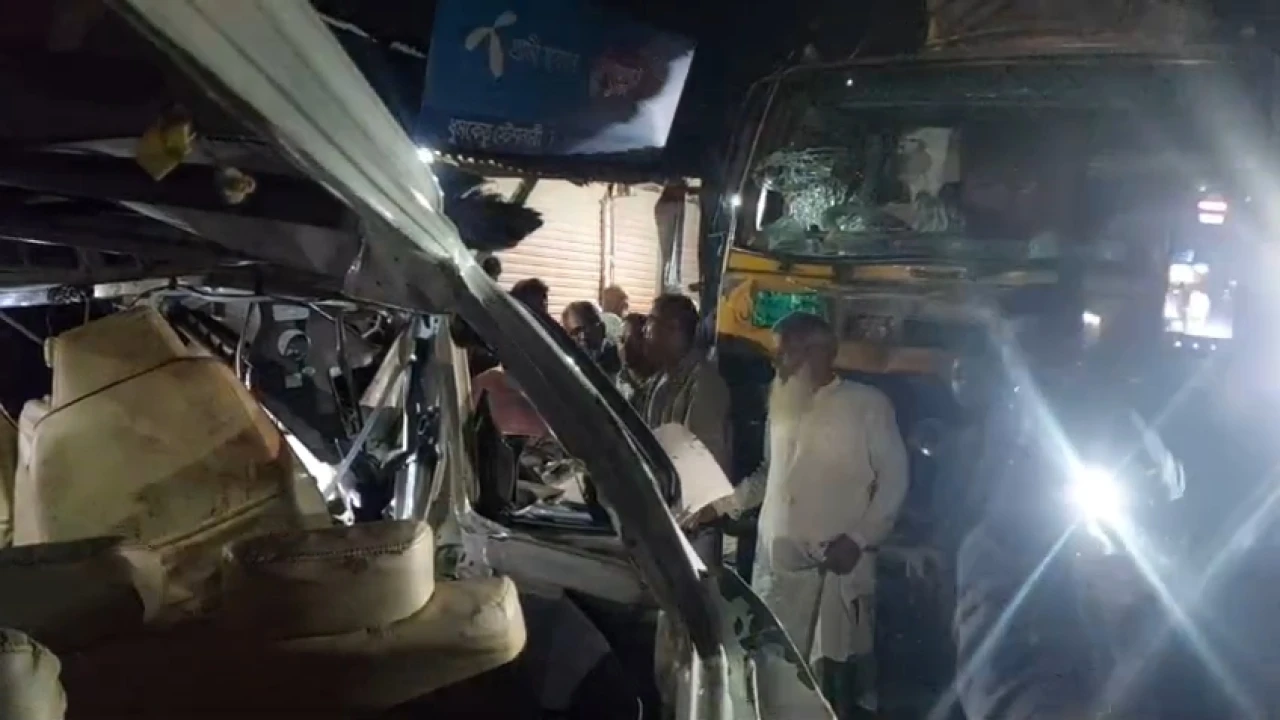 কুড়িগ্রামে ট্রাক-মাইক্রোবাস সংঘর্ষে শিশুসহ নিহত ৩, আহত -১১