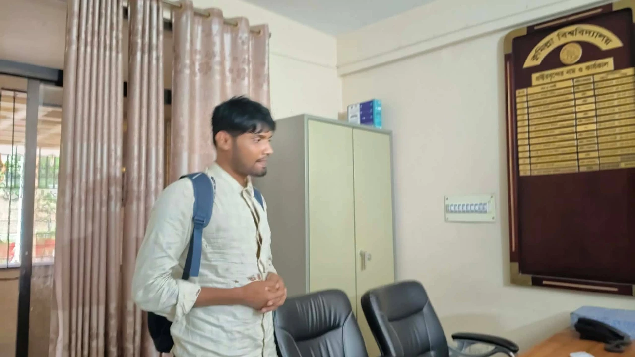 কুবিতে ইভটিজিংয়ের অভিযোগে যুবক আটক, মুচলেকায় মুক্তি