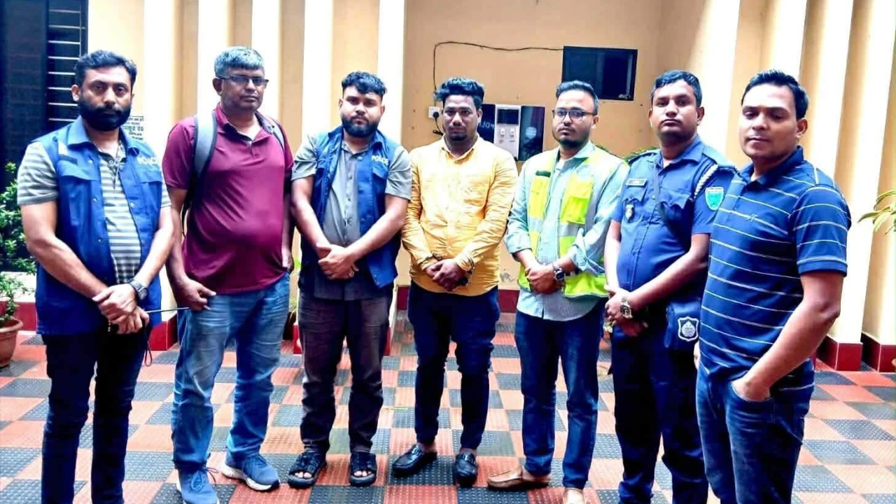 মৌলভীবাজারে শীর্ষ সন্ত্রাসী আজাদ পীরকে গ্রেপ্তার