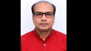 পাবনায় নারীসহ রাত কাটাতে চেয়ে পুলিশের হাতে ধরা ভুয়া জজ