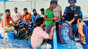 মেঘনায় জাটকা ইলিশ শিকার, ১১ জেলে আটক