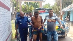 মসজিদের মাইকে গুজব ছড়িয়ে পুলিশকে রক্তাক্ত করে আসামি ছিনতাই