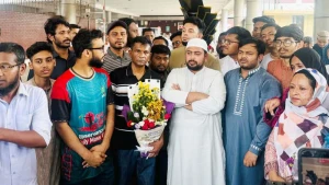 ড. ইউনূসকে রাজপথে নামার আহ্বান নাহিদ ইসলামের