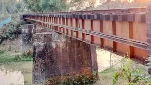 লক্করঝক্কর আর ঝুড়াতালিতে খুঁড়িয়ে খুঁড়িয়ে চলছে সিলেট-আখাউড়া রেল