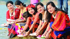 পাহাড়ে পুরনো বছরকে পেছনে ফেলে নতুন বছরকে বরণের প্রস্তুতি