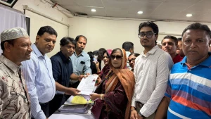 সংরক্ষিত নারী আসনের বিএনপির মনোনয়ন ফরম জমা দিলেন বাউফল উপজেলা সালমা আলম লিলি