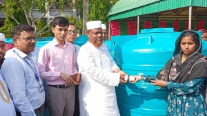 কয়রায় বৃষ্টির পানি সংরক্ষণাধারের সরঞ্জাম বিতরণ